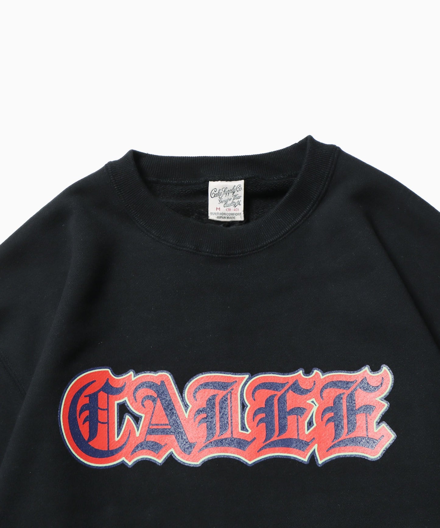 CALEE / OLD ENGLISH LOGO CREW NECK SW