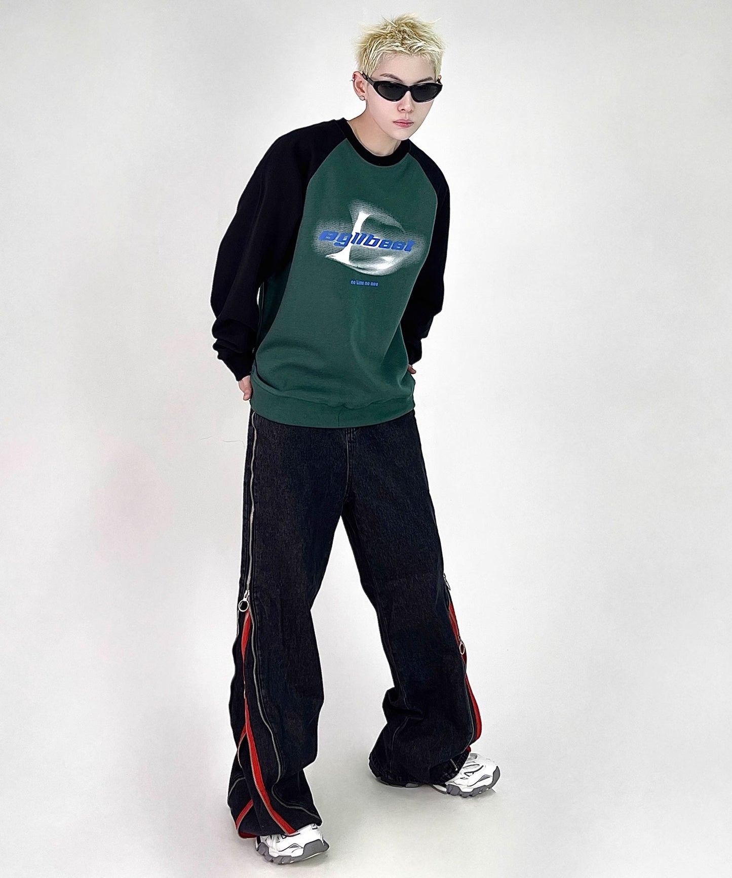 Theater code / graphic raglan sleeve sweat