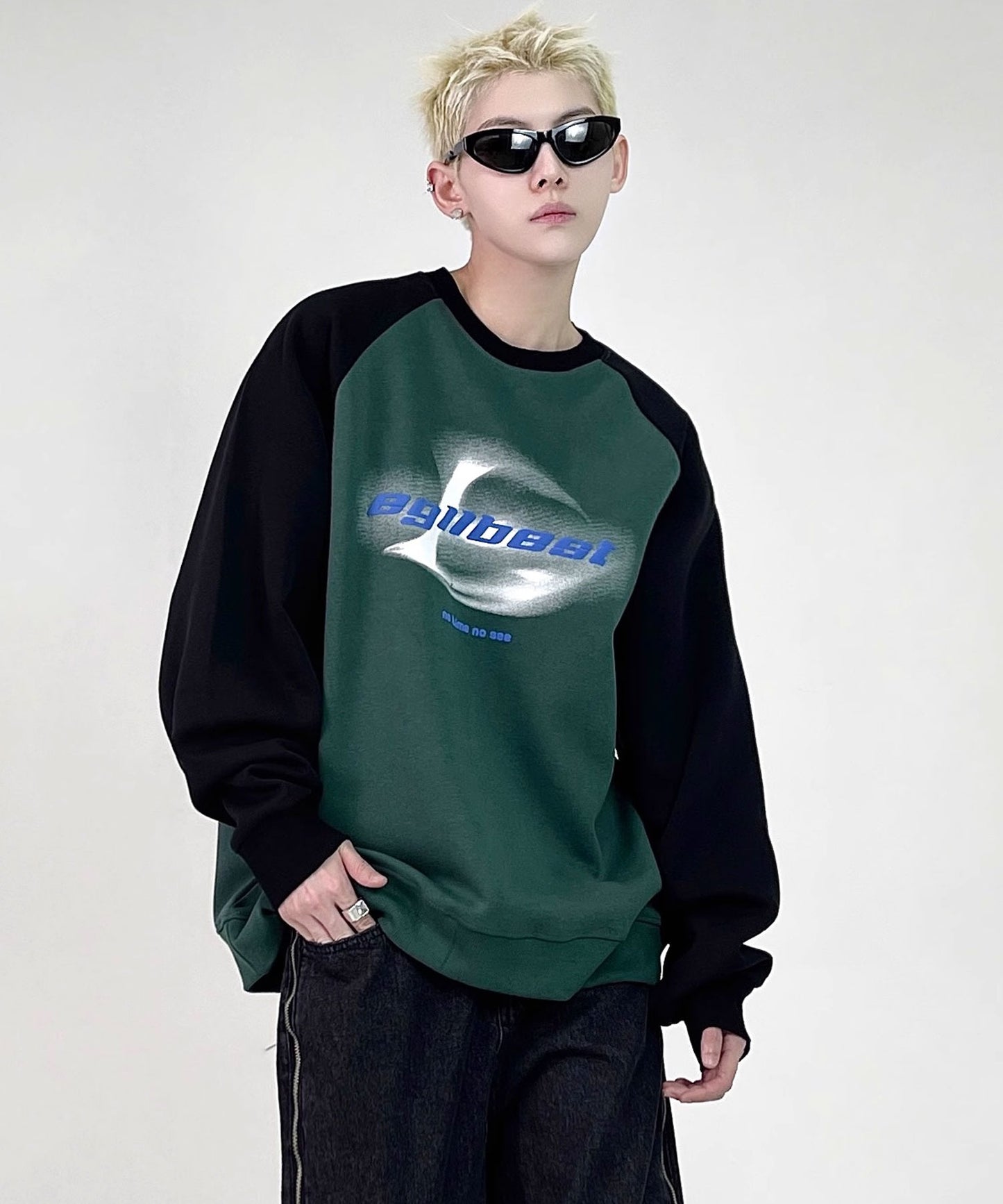 Theater code / graphic raglan sleeve sweat