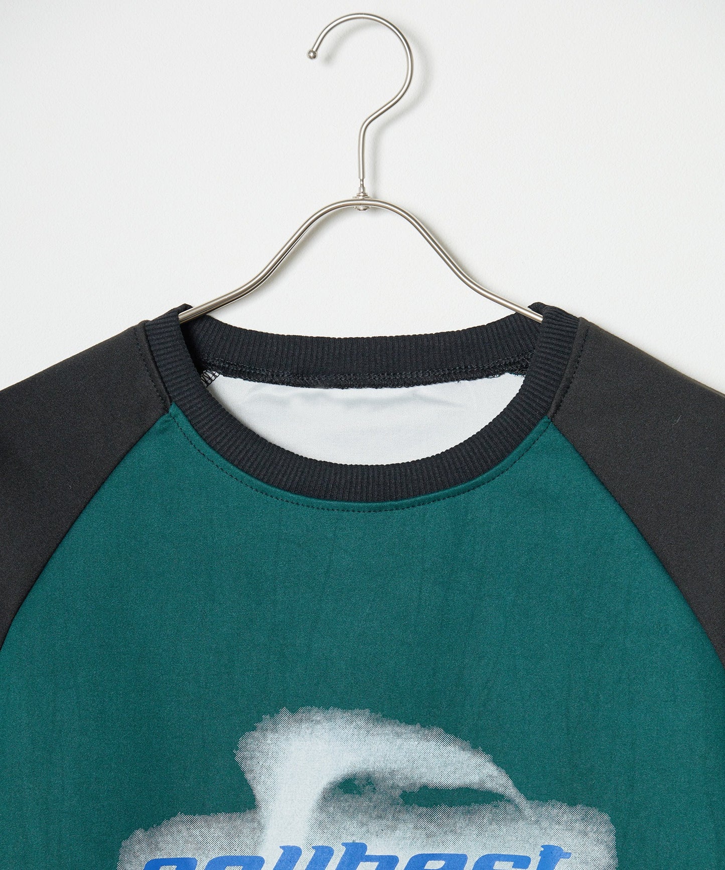 Theater code / graphic raglan sleeve sweat