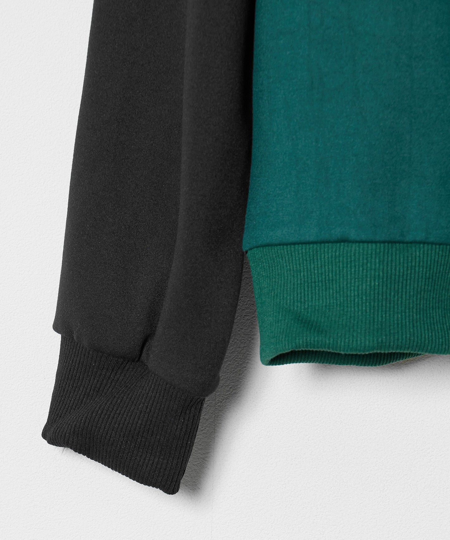 Theater code / graphic raglan sleeve sweat