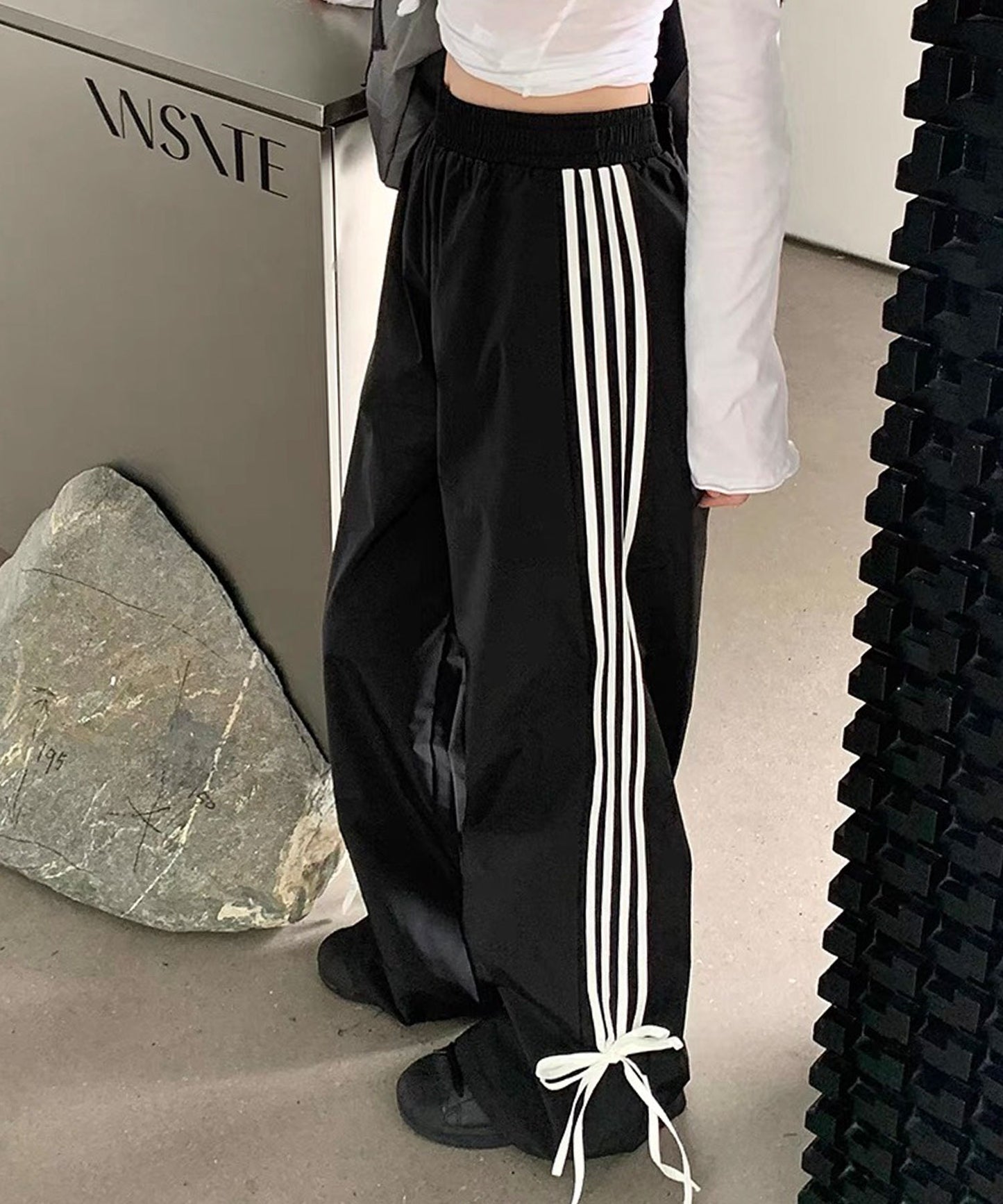 Theater code / side lace track pants