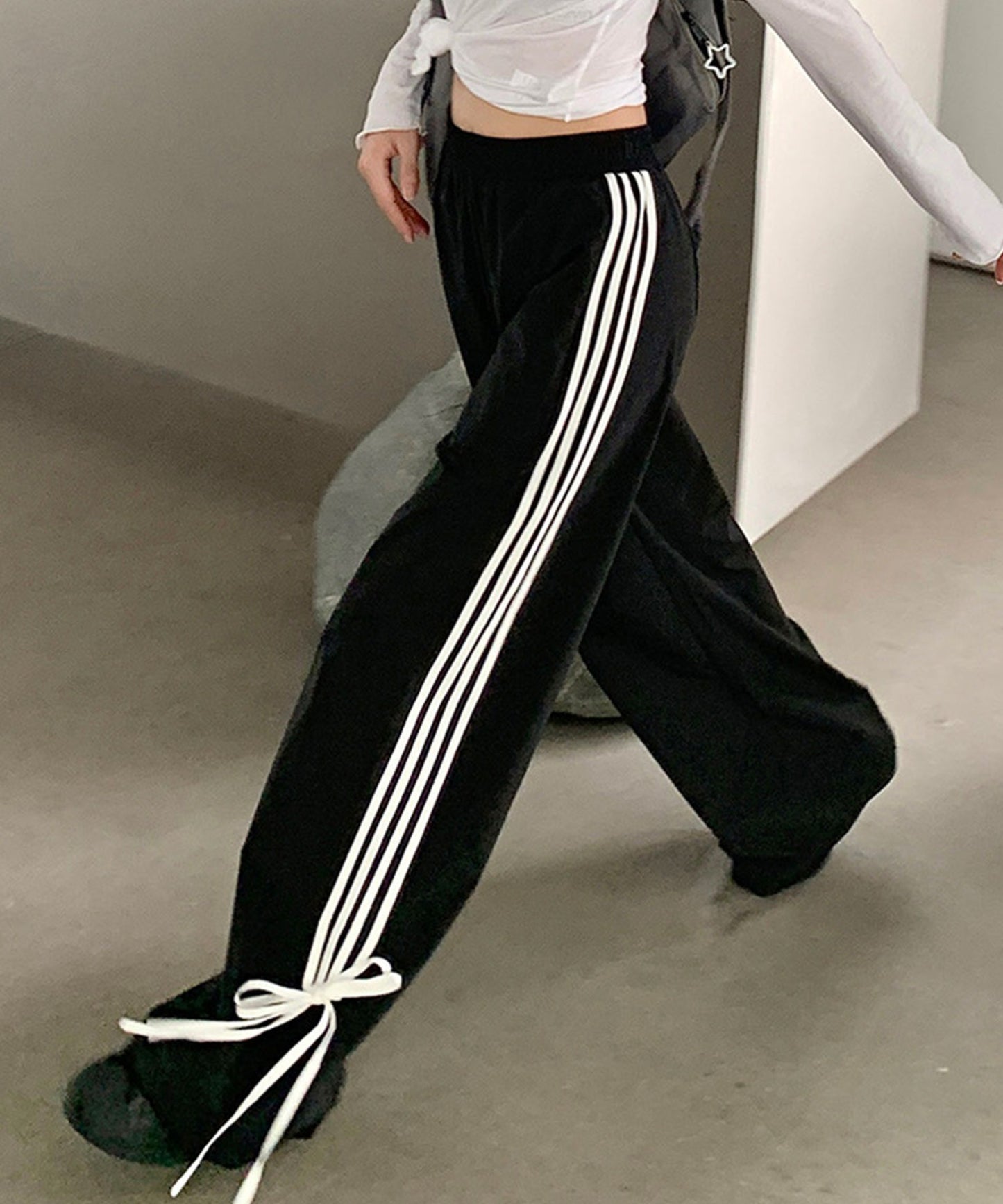 Theater code / side lace track pants