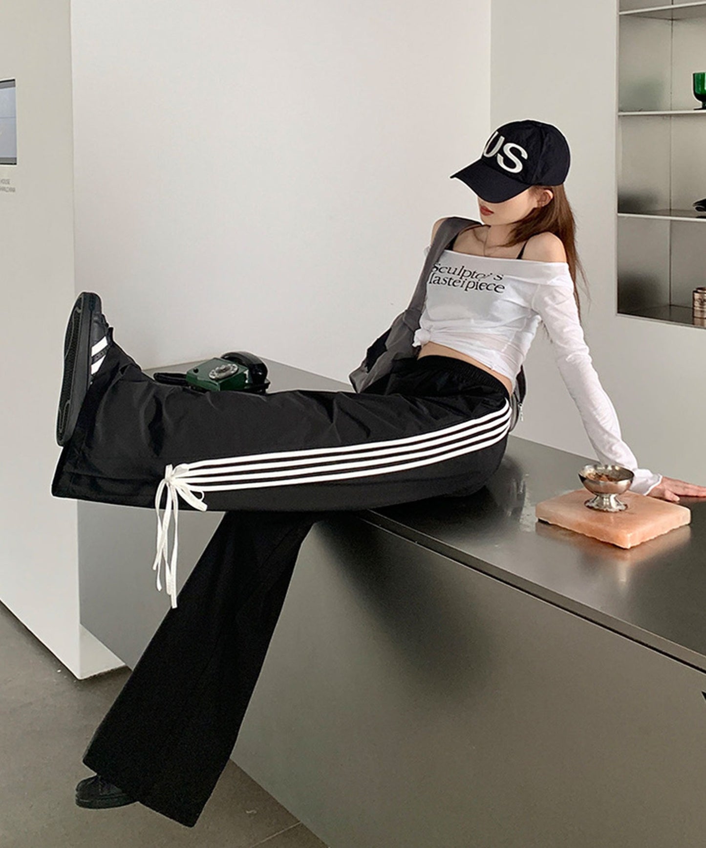 Theater code / side lace track pants