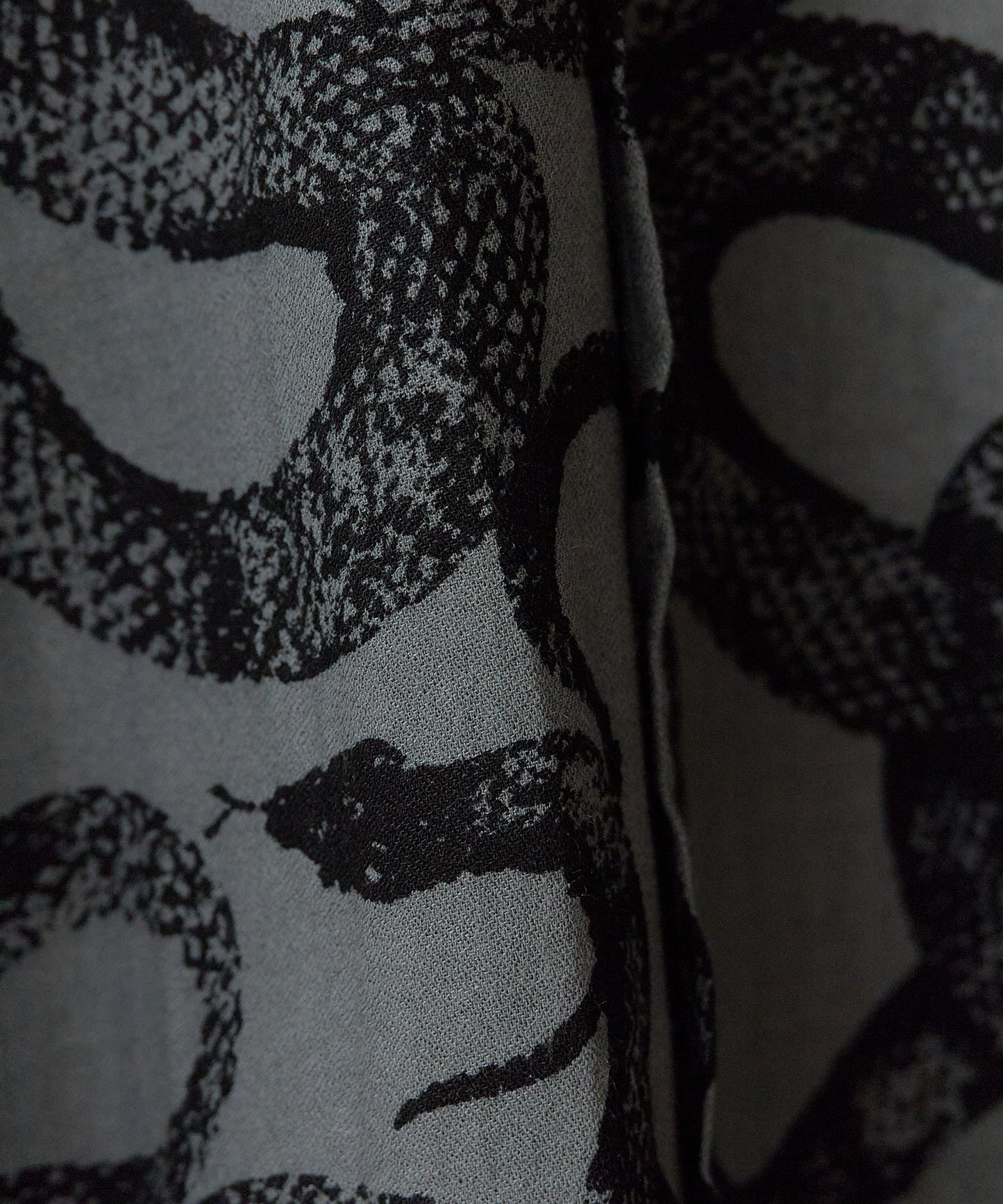 CALEE / 5SLEEVES DROP SHOULDER SH SNAKE PATTERN