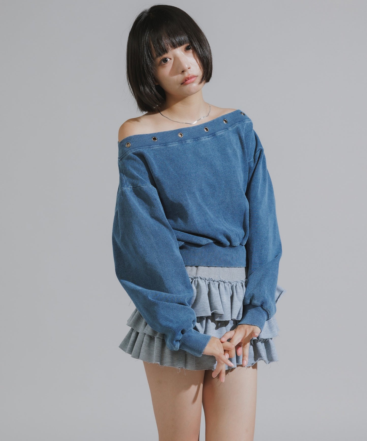 Vintage-Style Off-Shoulder Cropped Sweatshirt