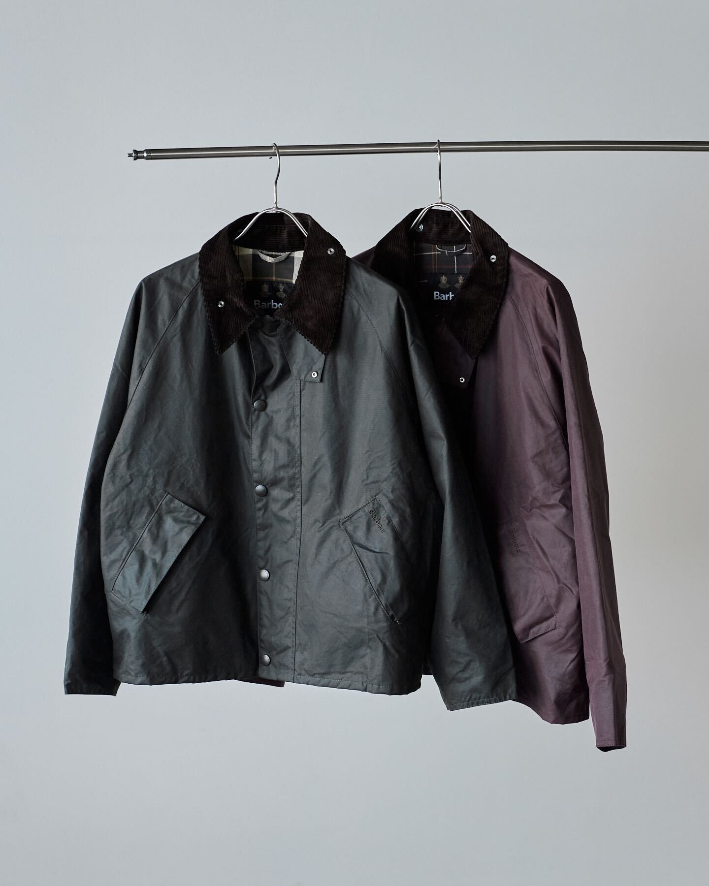 汎用性の高い定番ジャケット〈Barbour〉の"SPEY"から新色が登場。