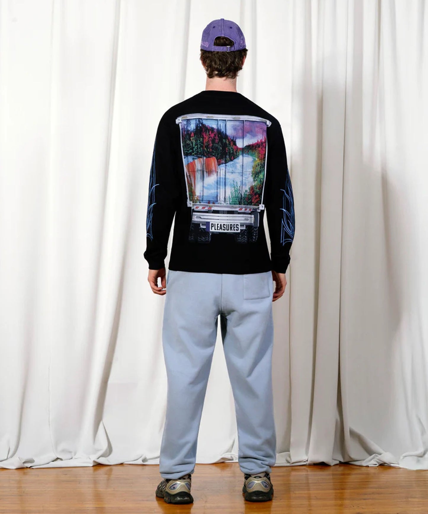 PLEASURES / SEMI HEAVYWEIGHT LONG SLEEVE