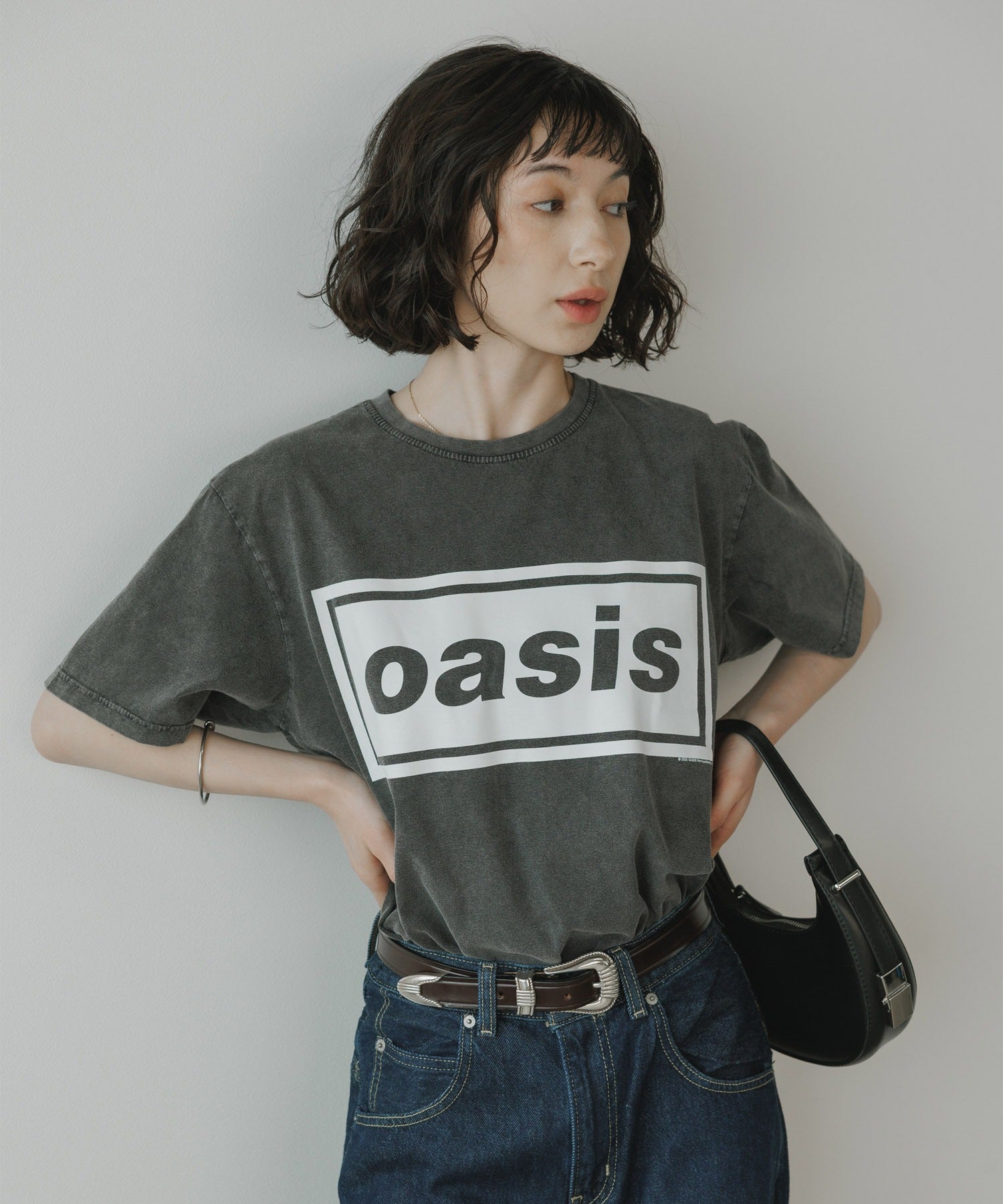 Oasis バンドプリント Tシャツ 黒 予約販売】Oasis / オアシス プリントデザイン クルーネックTシャツ