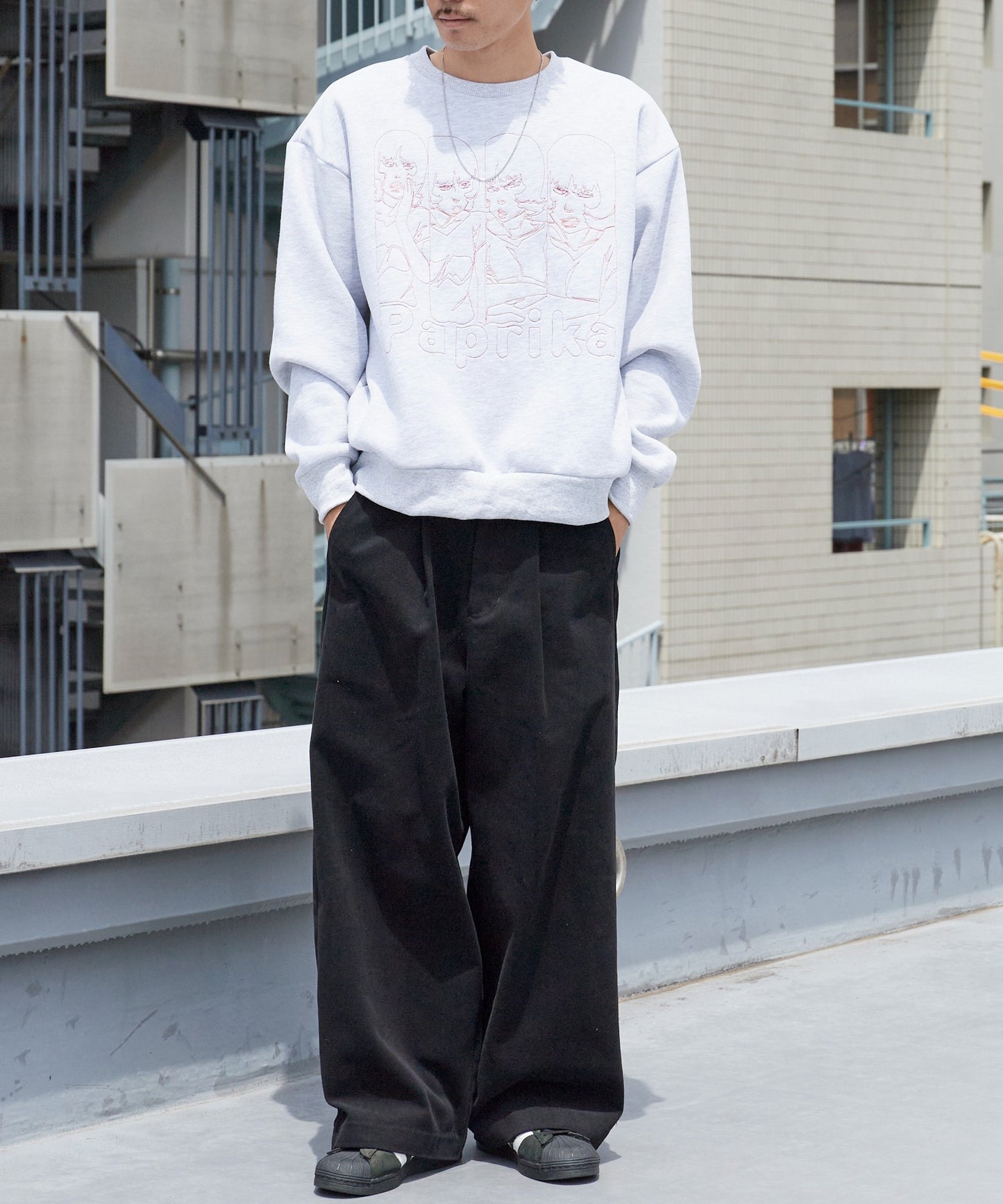 Paprika Thread-Embroidered Sweatshirt パプリカ 刺繍入りスウェット 【9月下旬お届け予定】