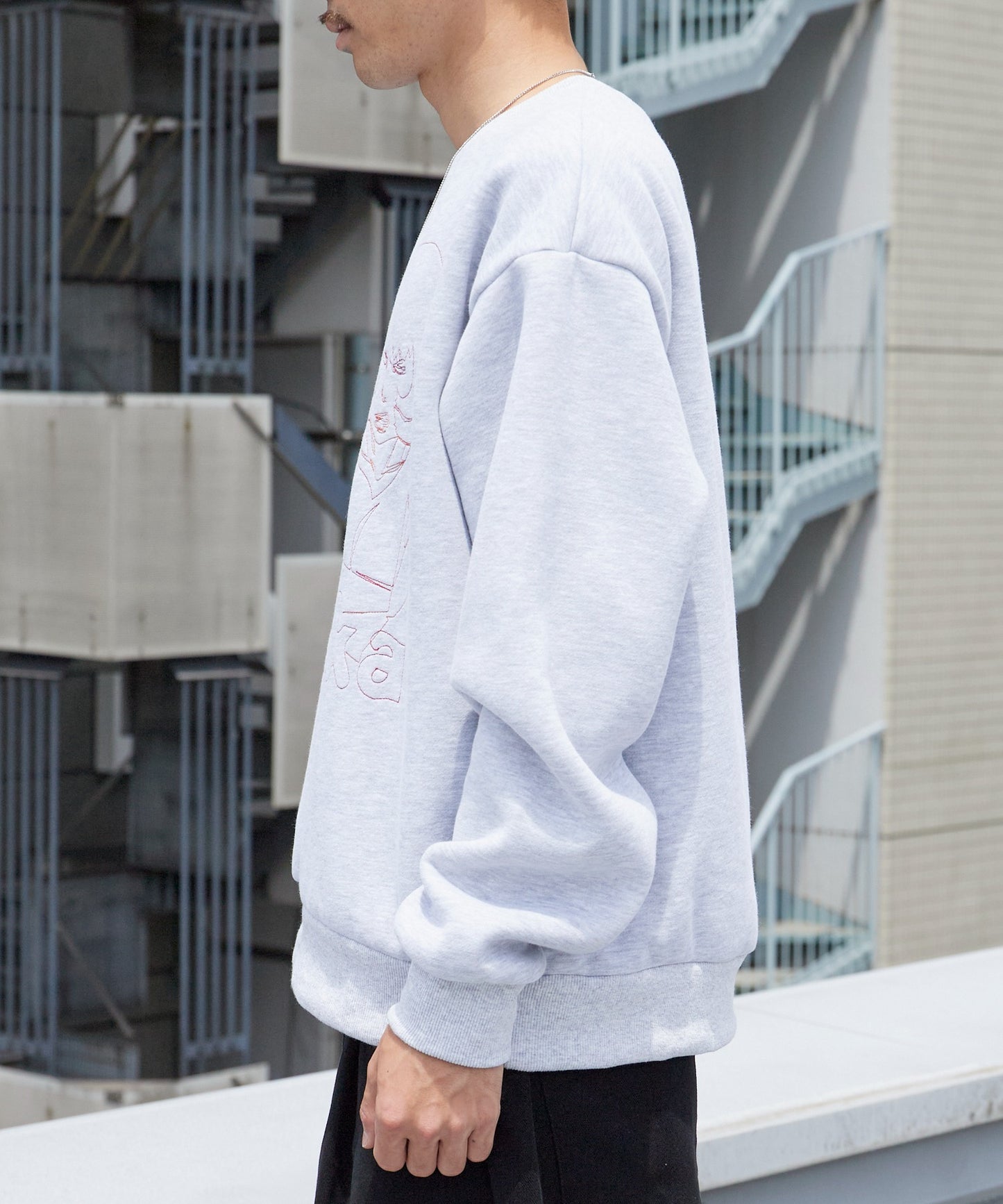 Paprika Thread-Embroidered Sweatshirt パプリカ 刺繍入りスウェット 【9月下旬お届け予定】