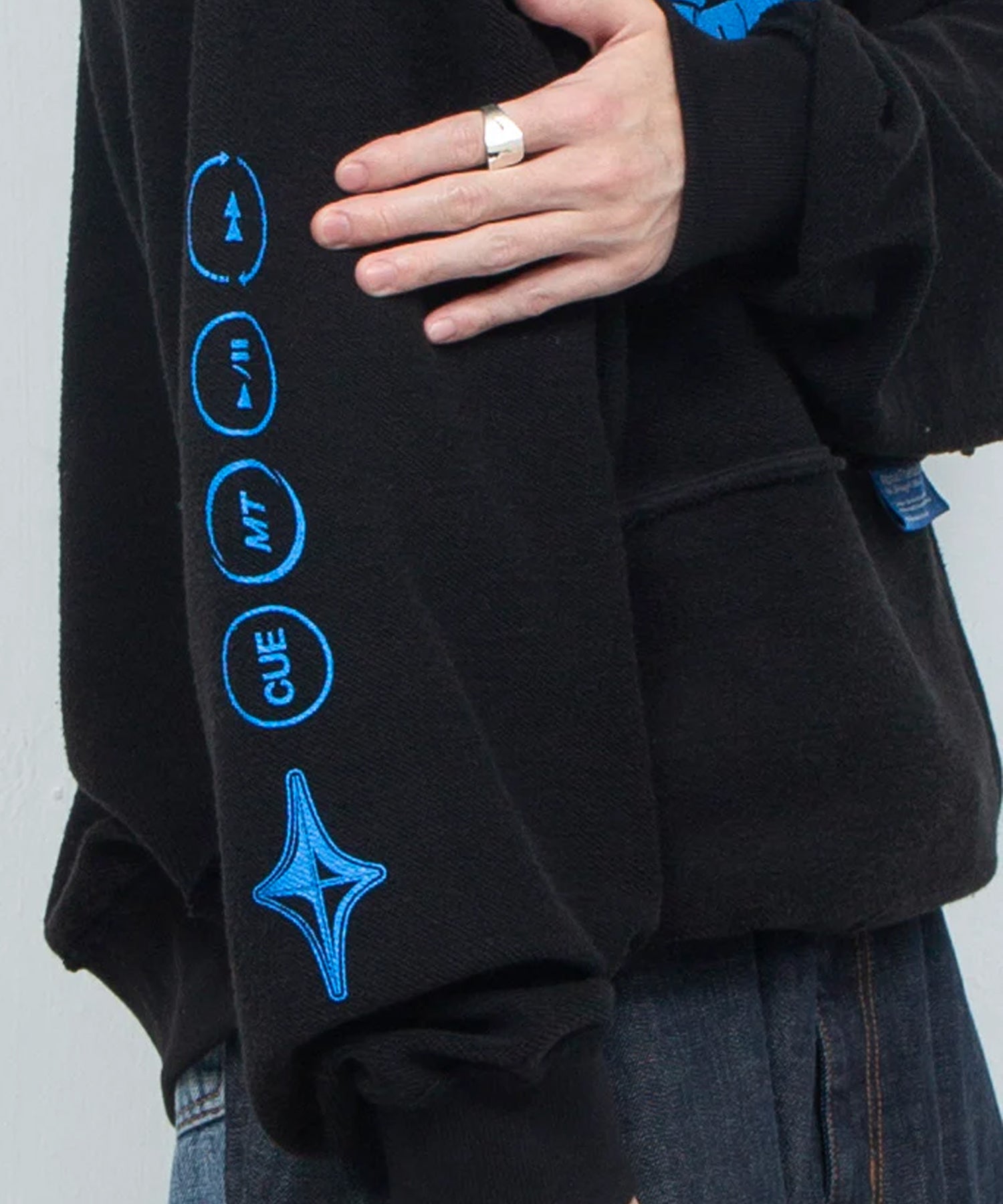 BODYSONG. / HOODIE/AlphaTheta