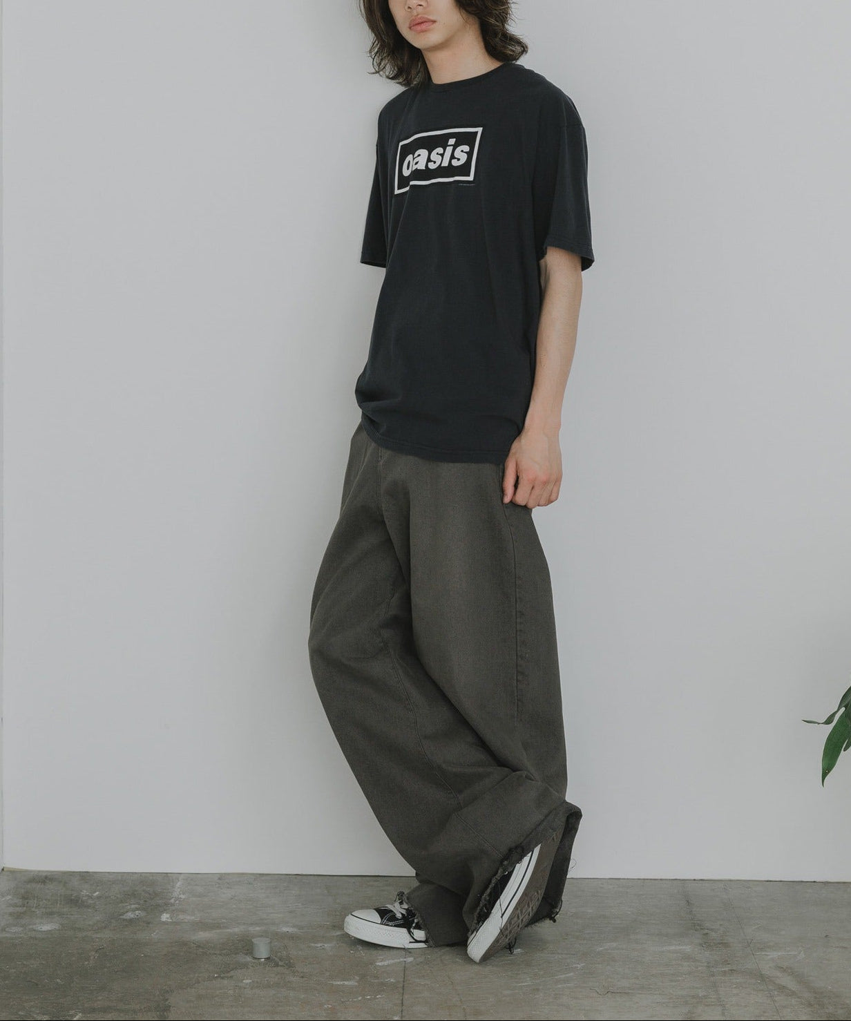 THRIFTY LOOK / OASIS DECCA LOGO TEE