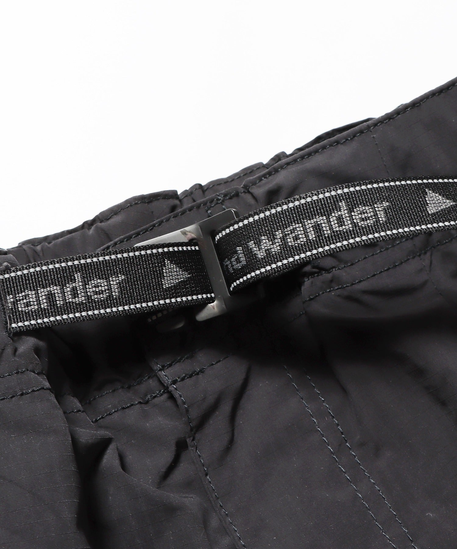 and wander/アンドワンダー oversized cargo short pants