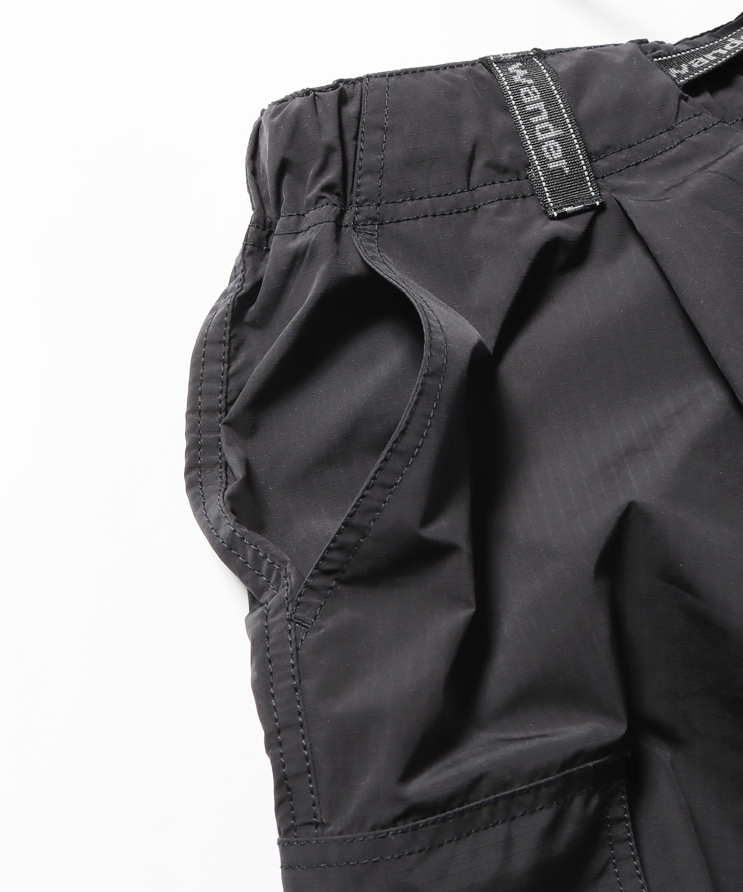 and wander/アンドワンダー oversized cargo short pants