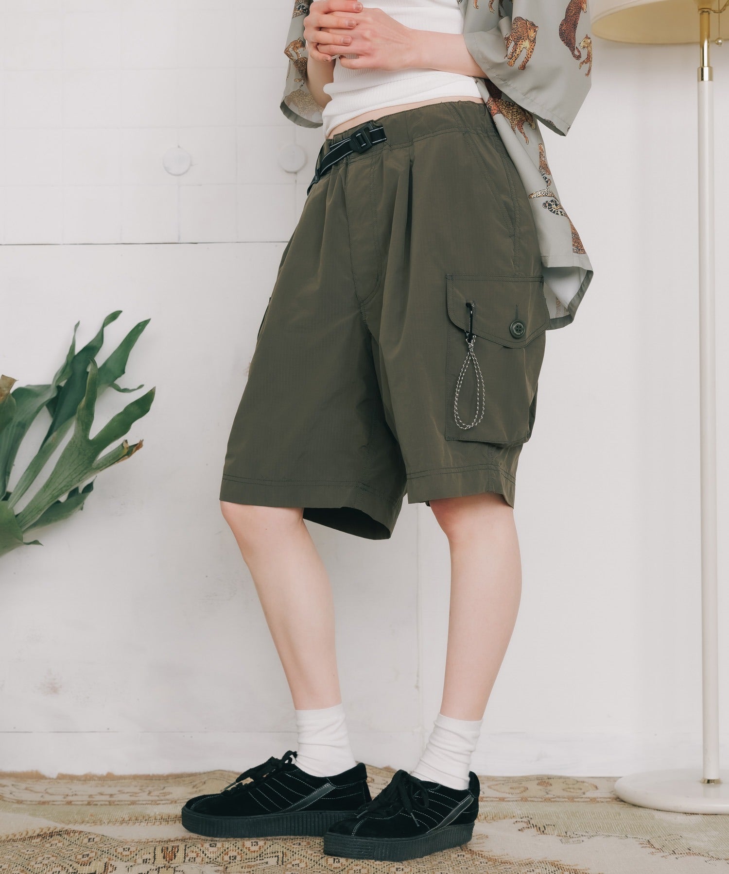 and wander/アンドワンダー oversized cargo short pants