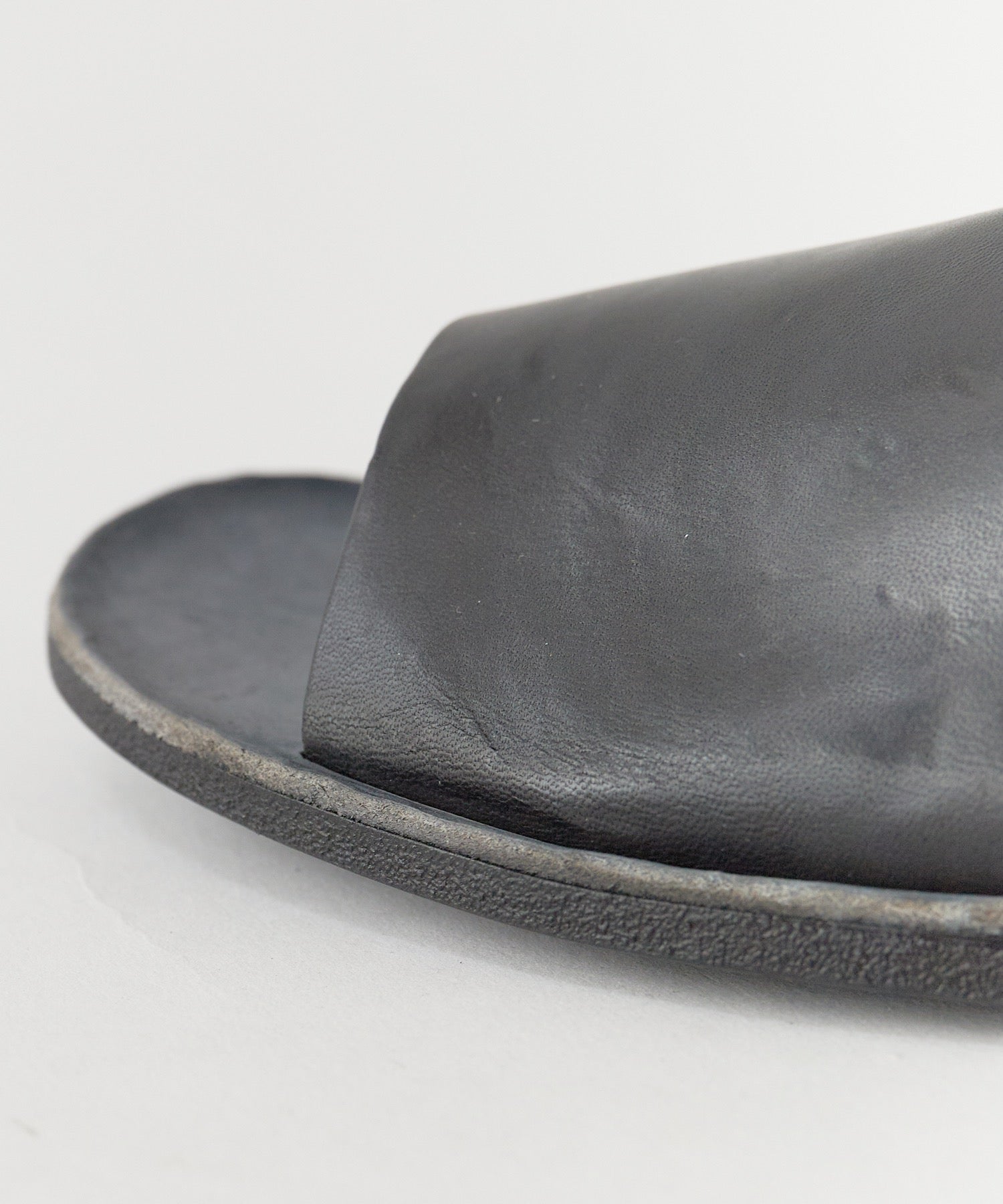 BRADOR / LEATHER SANDALS