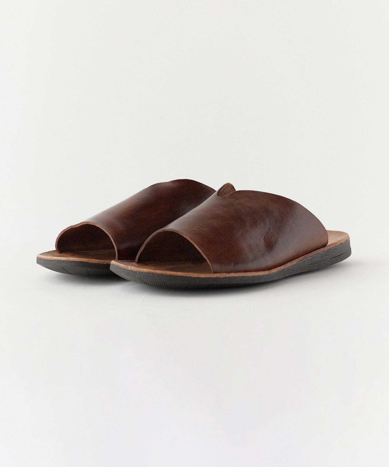 BRADOR / LEATHER SANDALS