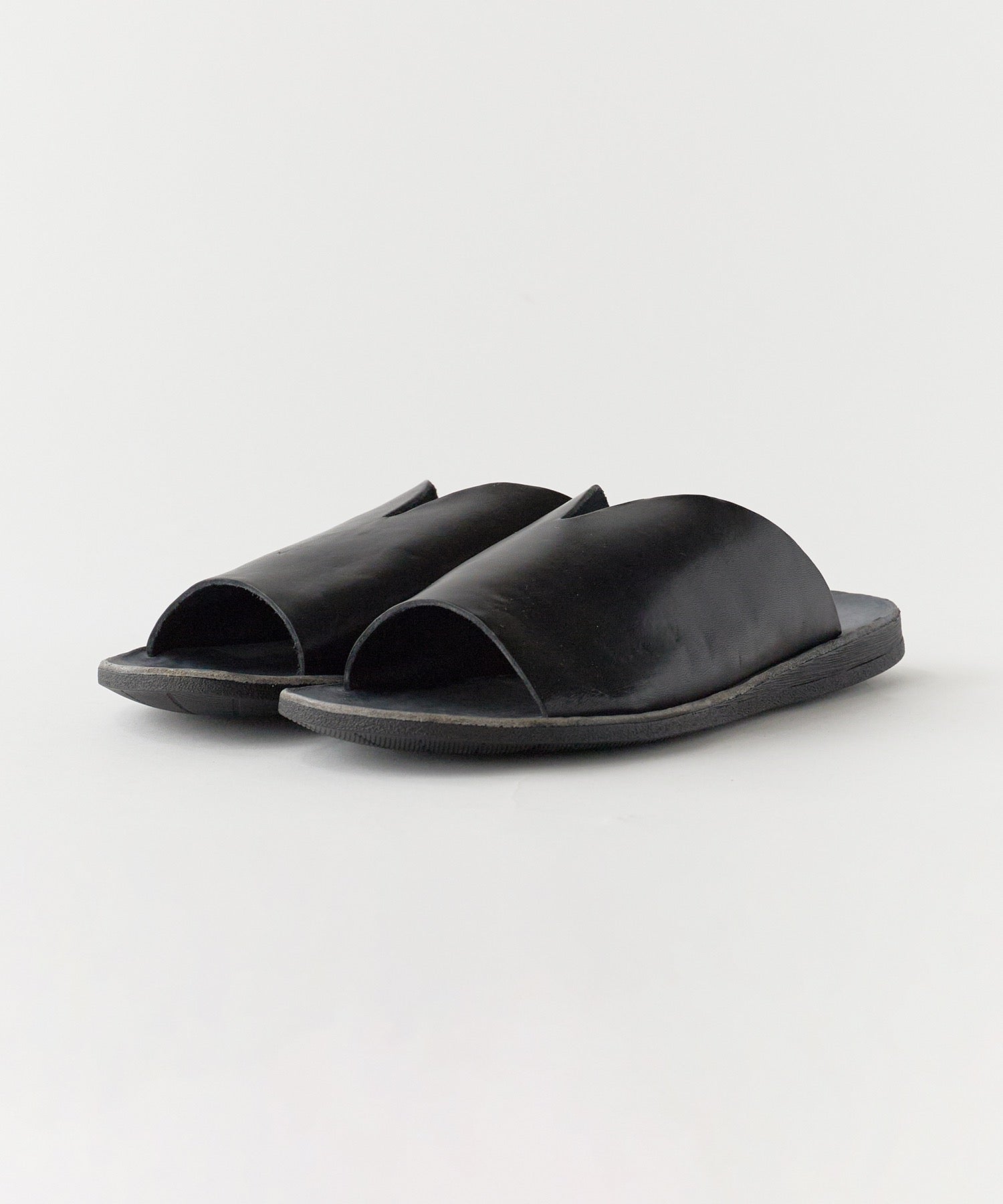 BRADOR / LEATHER SANDALS