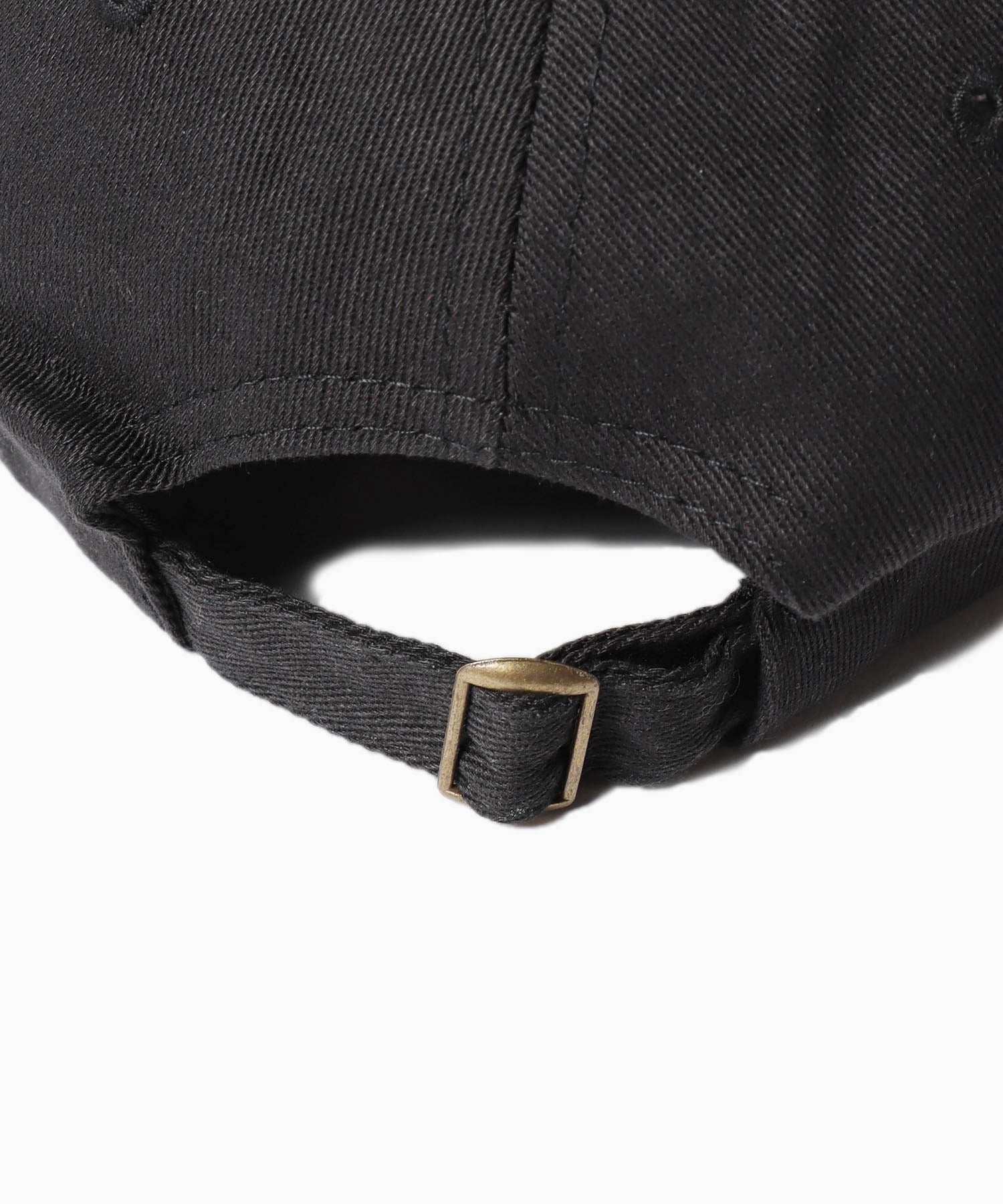 R-logo cap