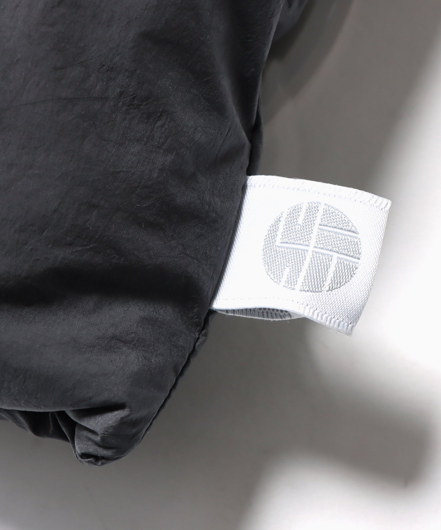 Built in tissue dispenser scarf / "Washi" Down proof