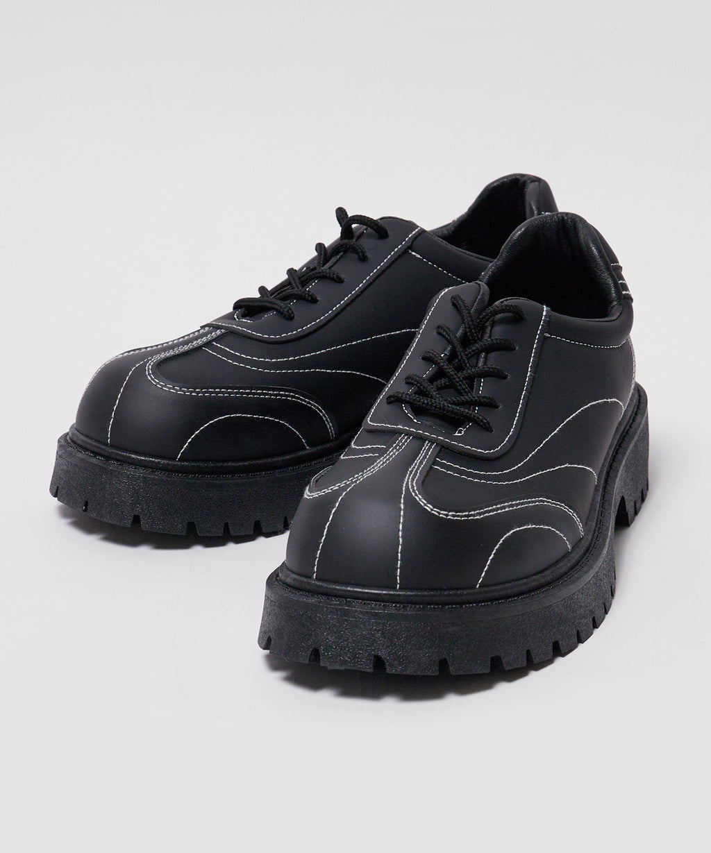 Theater code / stitch line leather sneaker