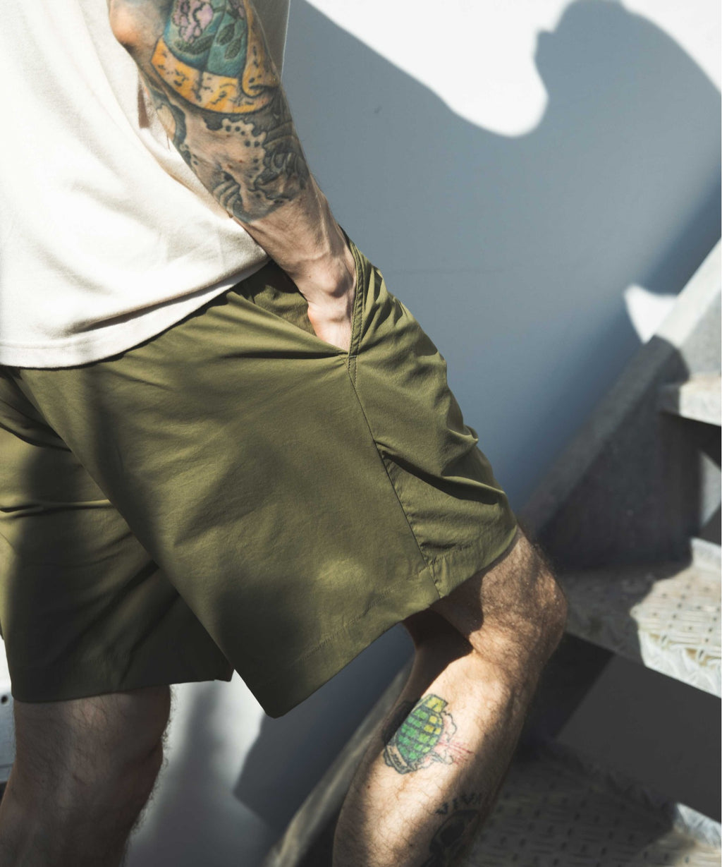 MR.OLIVE | STRETCH WASHABLE NYLON / ONE TACK SHORTS ストレッチウォッシャブルナイロン ワンタックショーツ