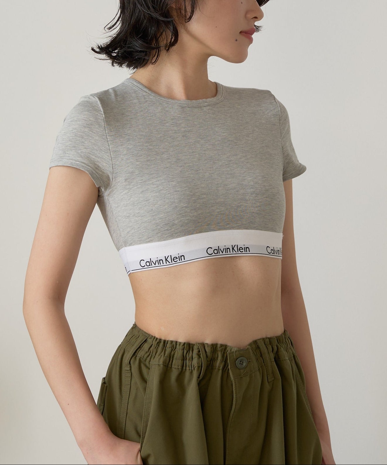Calvin Klein / T-SHIRT BRALETTE