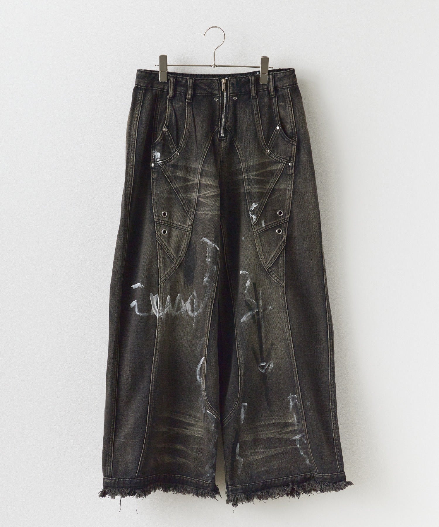 Theater code / irregular switching graffiti denim pants