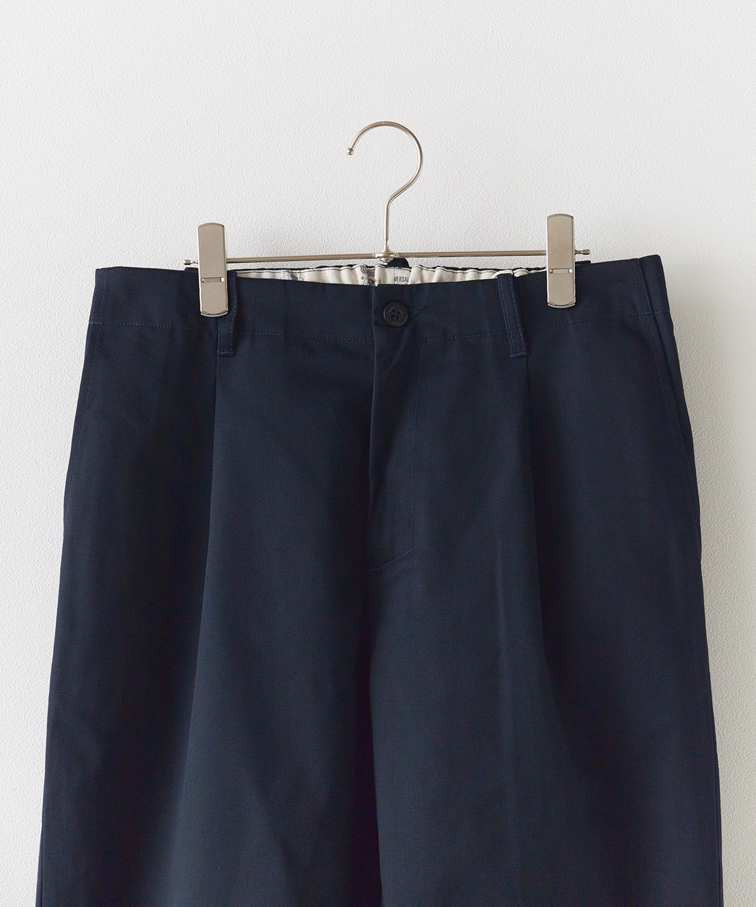 TUCK TAPERED PANTS