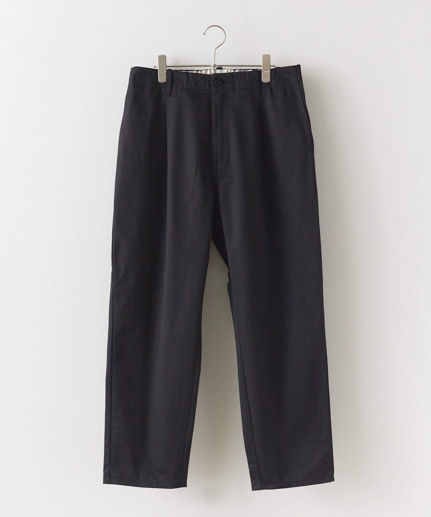 TUCK TAPERED PANTS