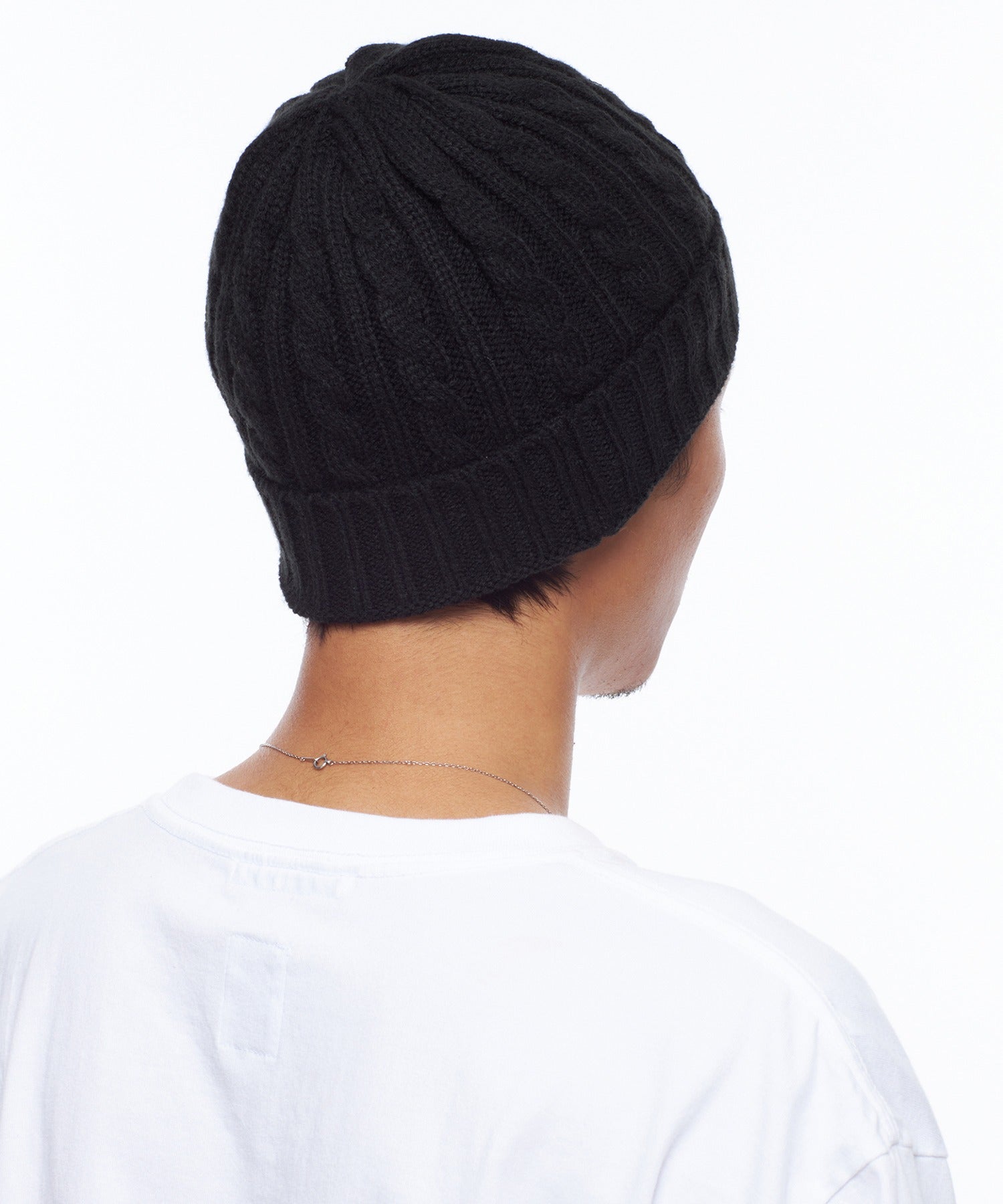 CABLE KNIT CAP