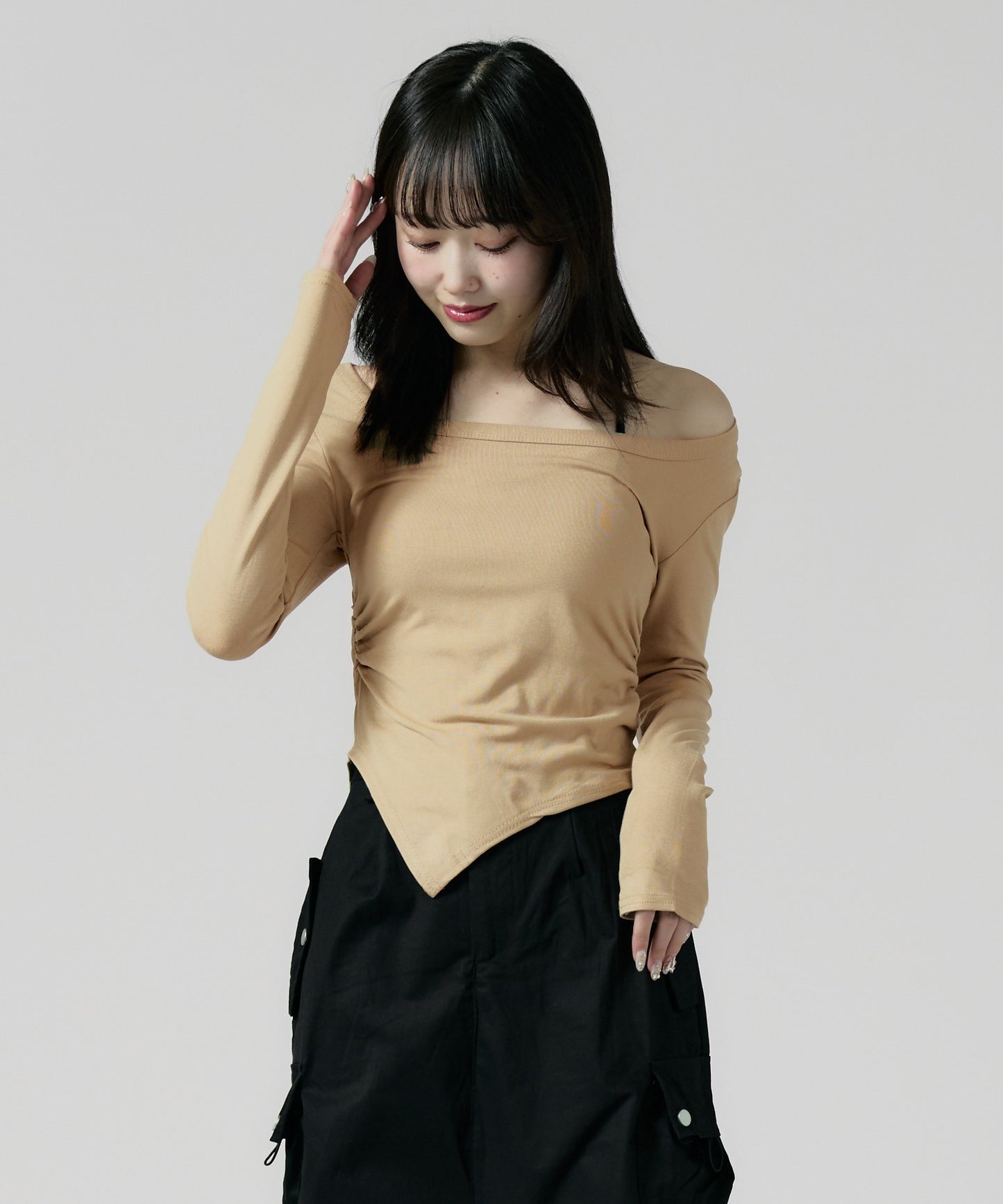 Chick / Round Neck Side Gathered Cut and Sewn ラウンドネック サイドギャザーカットソー