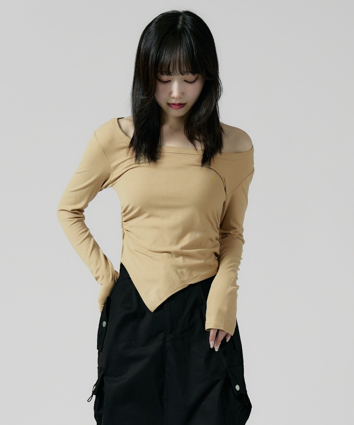 Chick / Round Neck Side Gathered Cut and Sewn ラウンドネック サイドギャザーカットソー