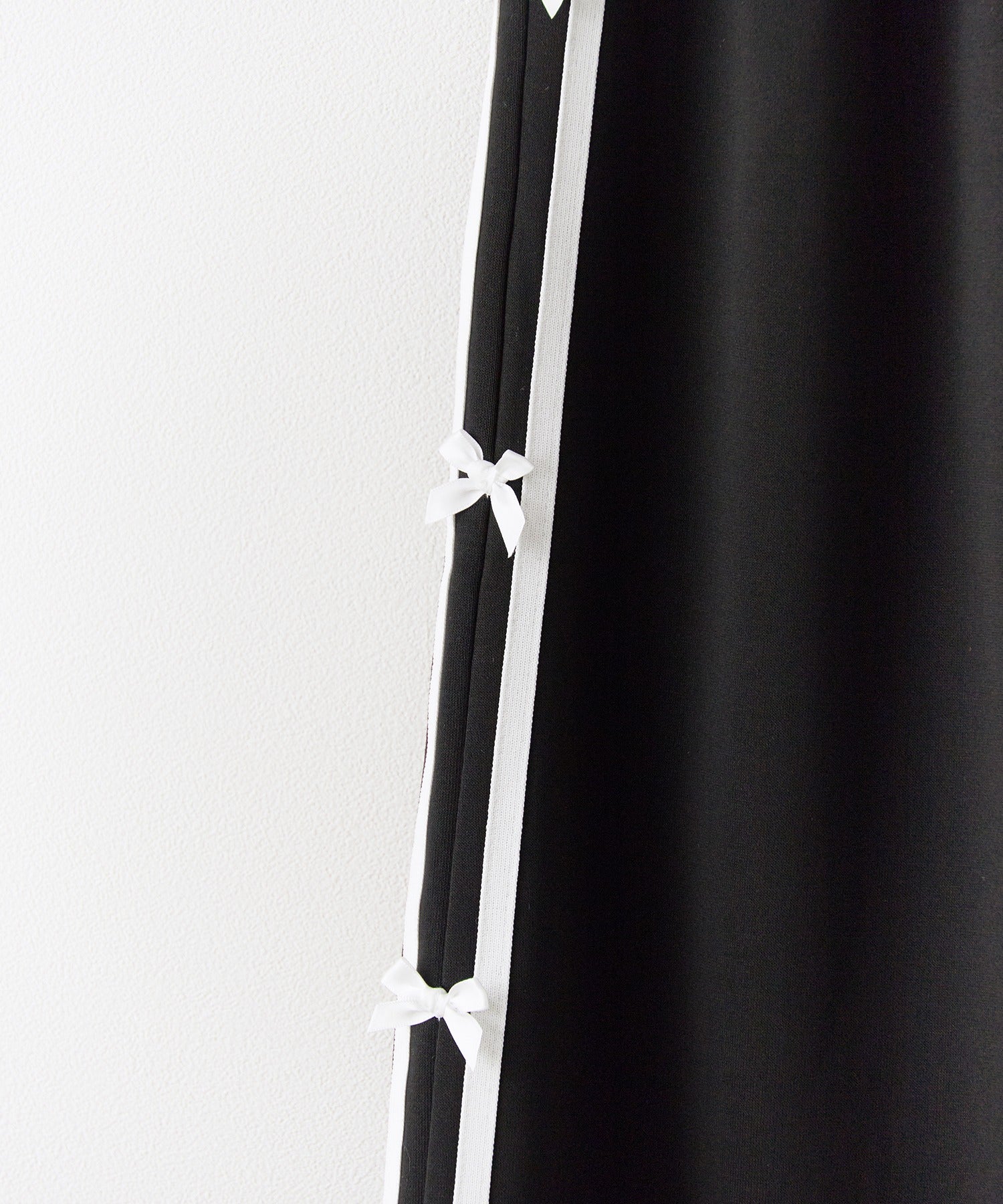 AO.2 / Side Line Ribbon Sweat Pants