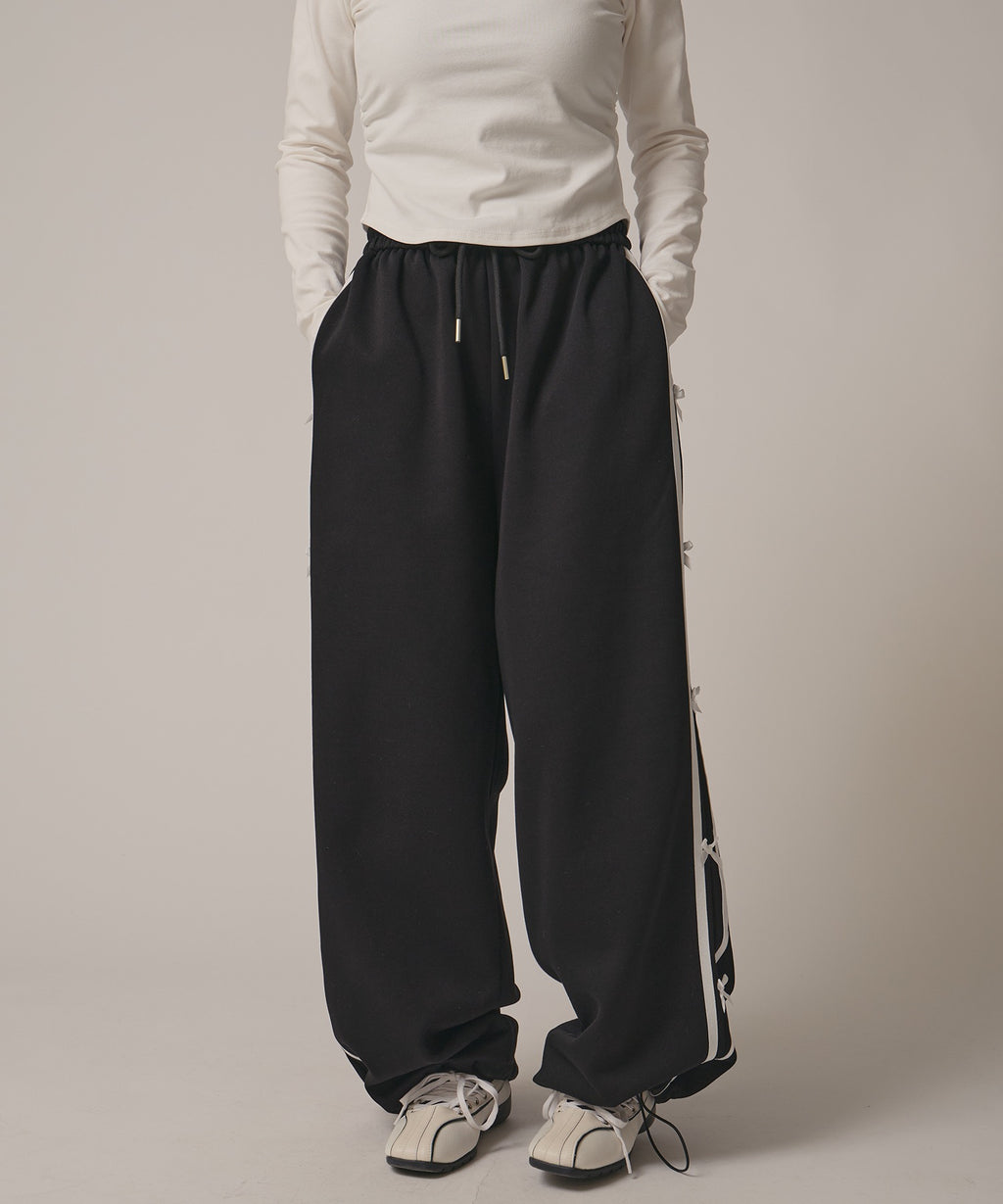 AO.2 / Side Line Ribbon Sweat Pants