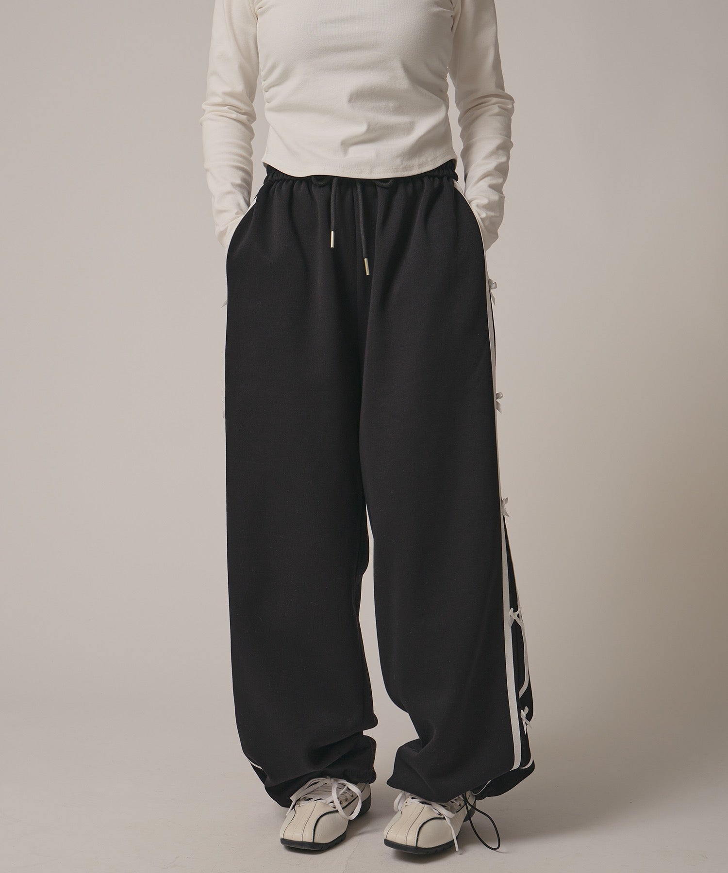 AO.2 / Side Line Ribbon Sweat Pants
