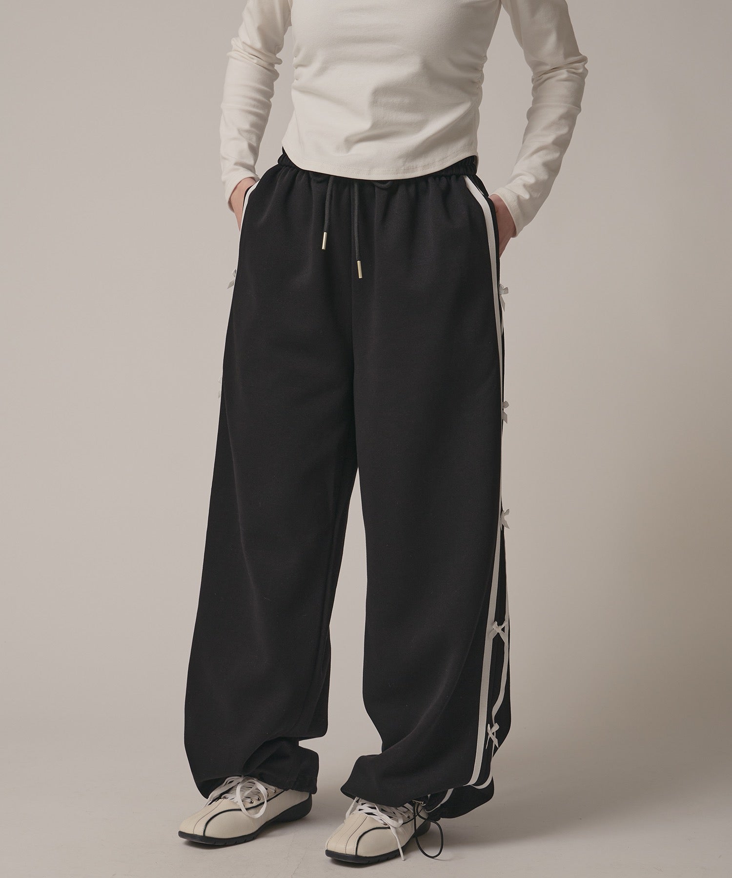 AO.2 / Side Line Ribbon Sweat Pants
