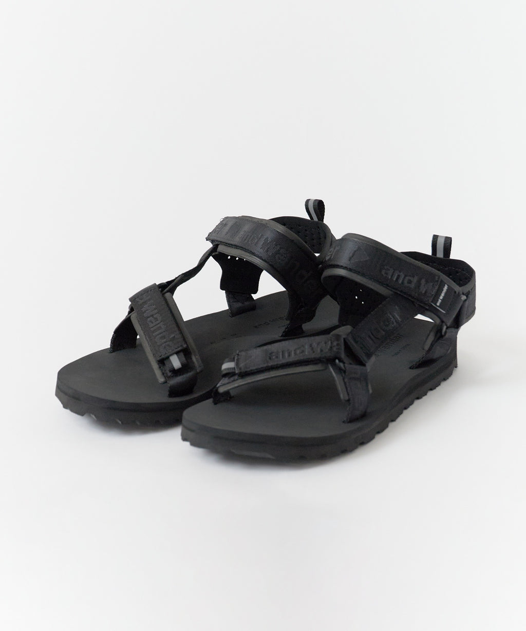 and wander / Ny JQ tape sandals