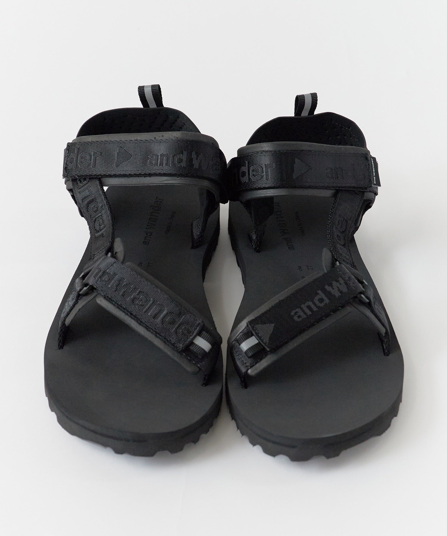 and wander / Ny JQ tape sandals