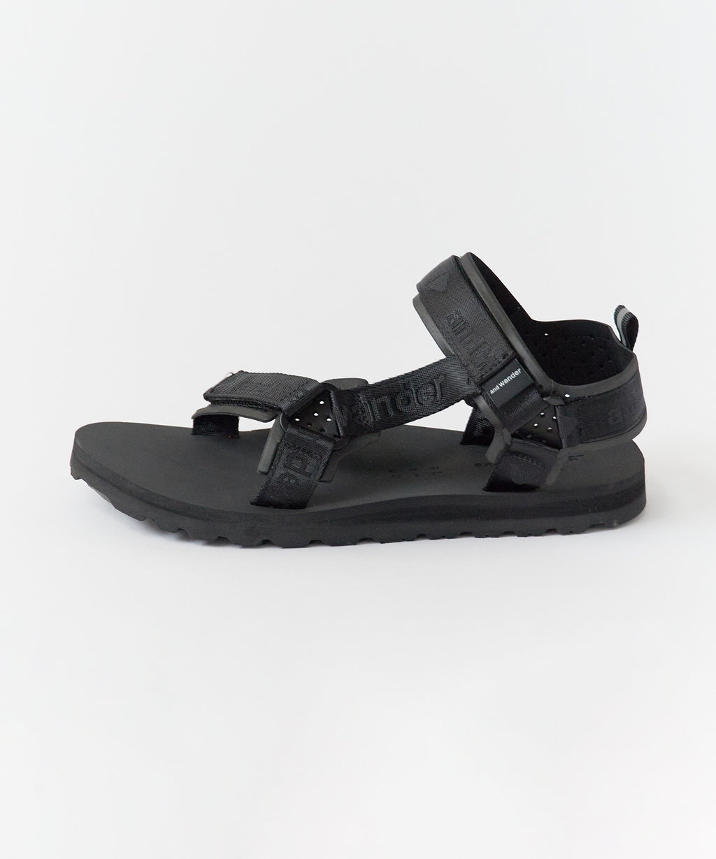 and wander / Ny JQ tape sandals