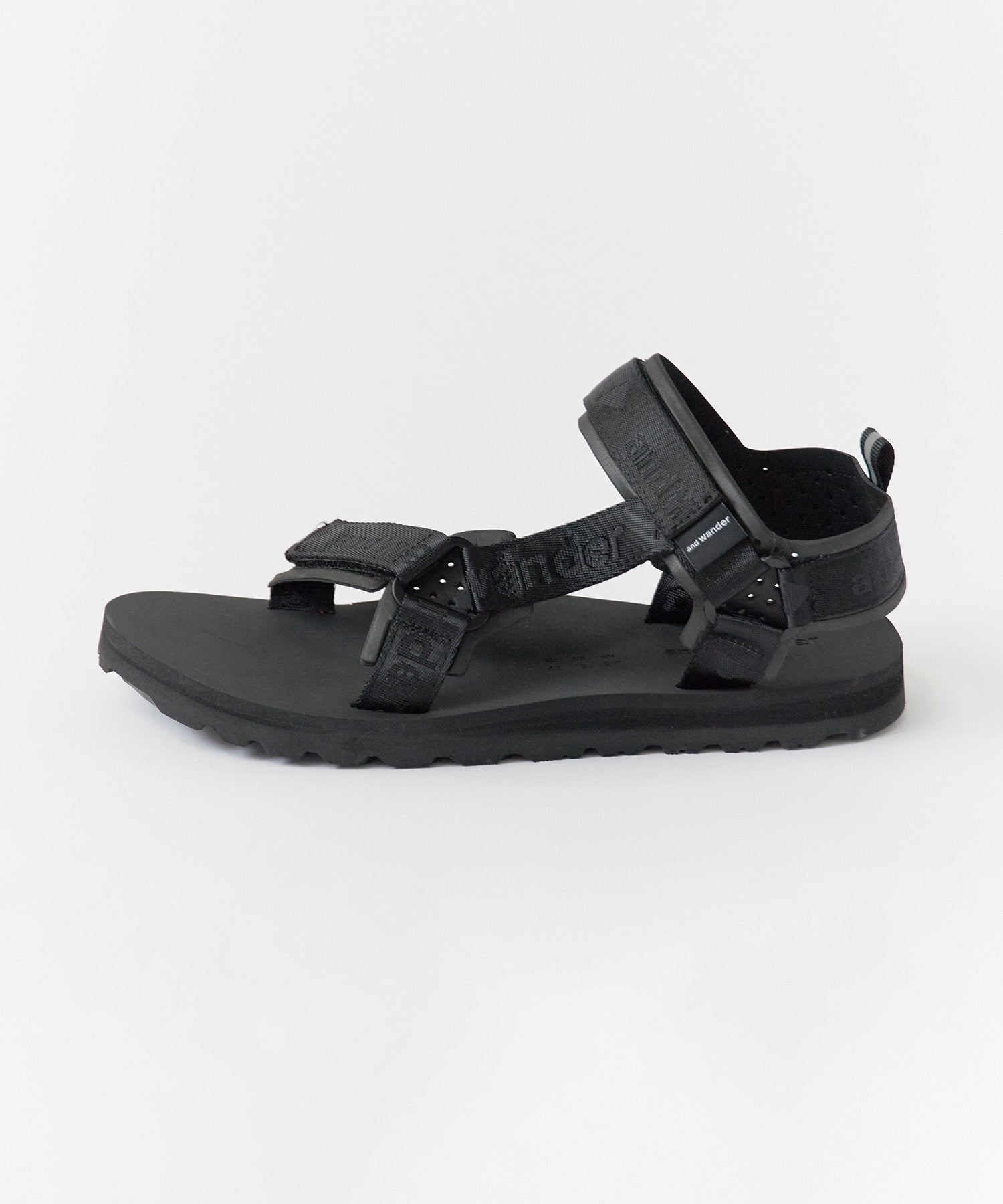 and wander / Ny JQ tape sandals
