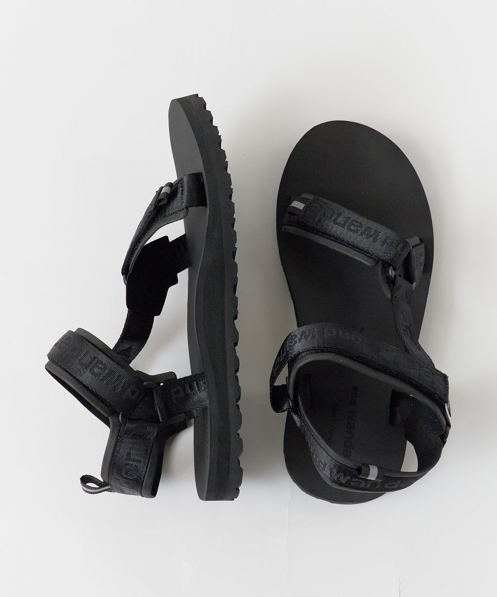 and wander / Ny JQ tape sandals