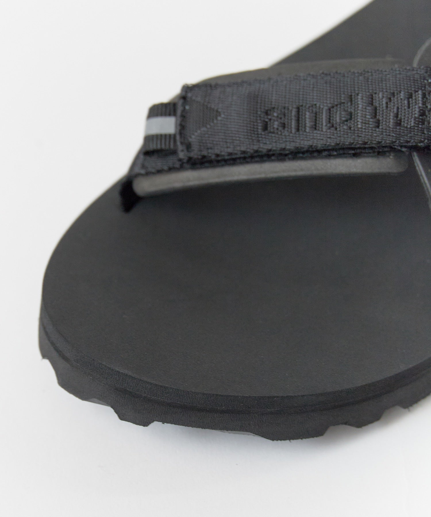 and wander / Ny JQ tape sandals