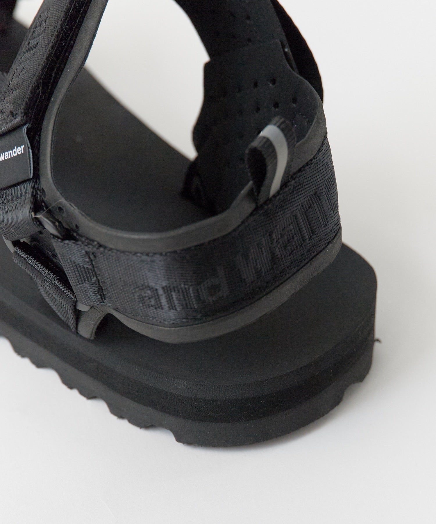 and wander / Ny JQ tape sandals