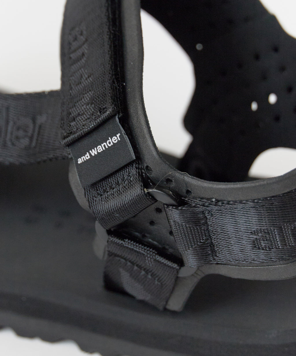 and wander / Ny JQ tape sandals