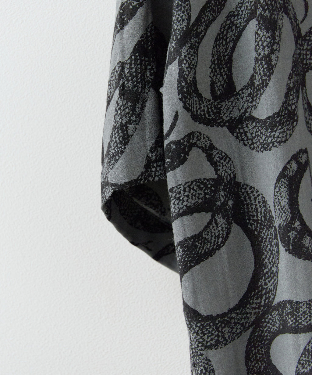 CALEE / 5SLEEVES DROP SHOULDER SH SNAKE PATTERN
