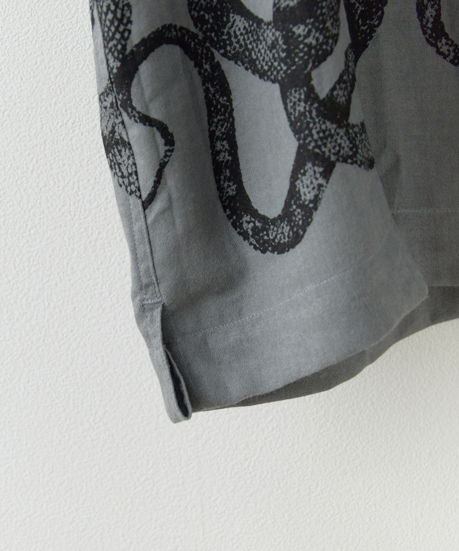 CALEE / 5SLEEVES DROP SHOULDER SH SNAKE PATTERN