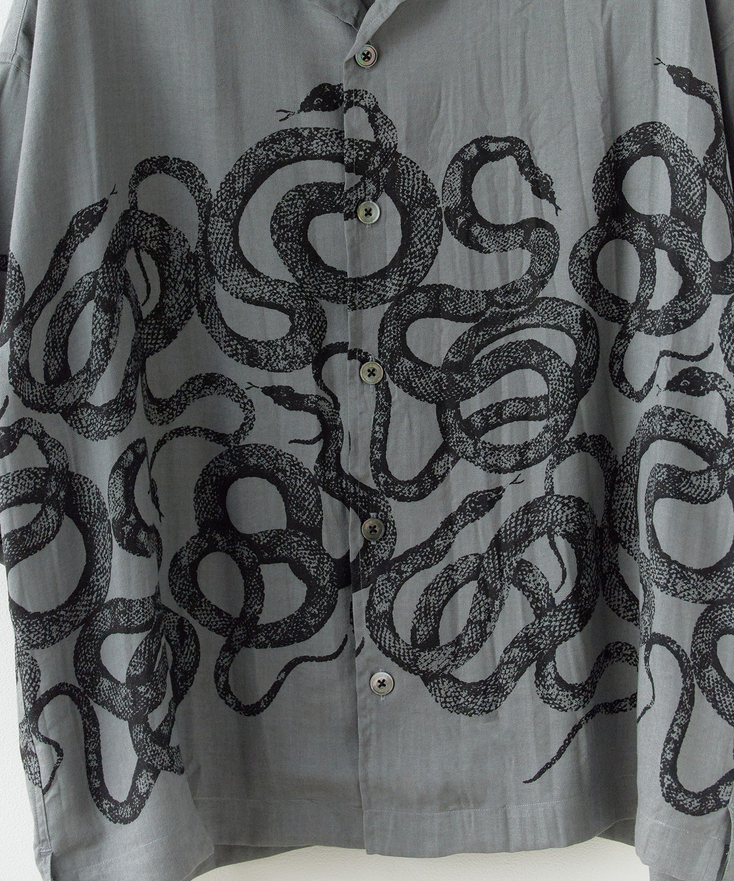 CALEE / 5SLEEVES DROP SHOULDER SH SNAKE PATTERN