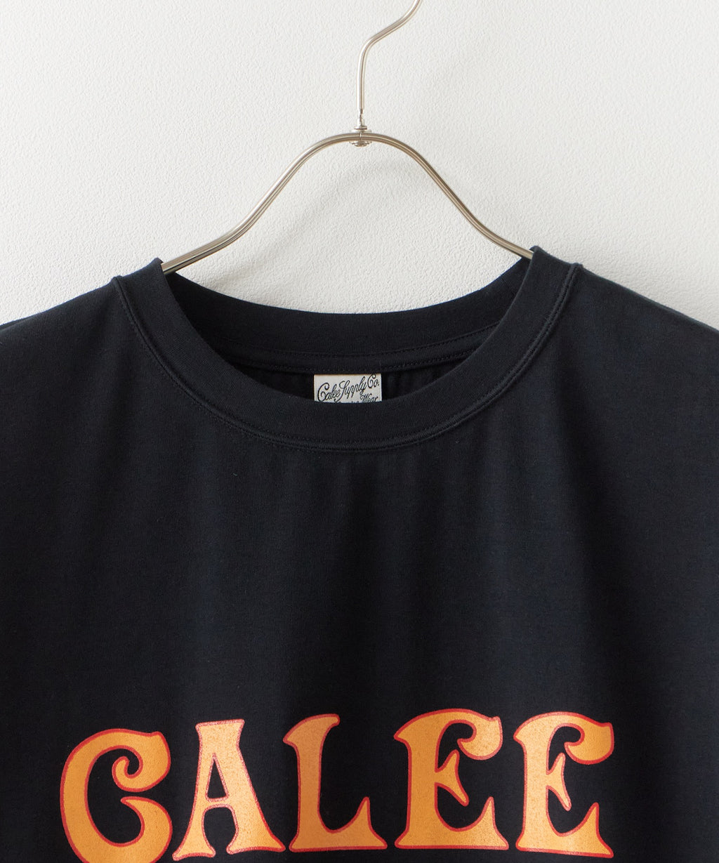 CALEE / STRETCH S.V.D.S.H LOGO TEE / ストレッチ S.V.D.S.H ロゴTシャツ